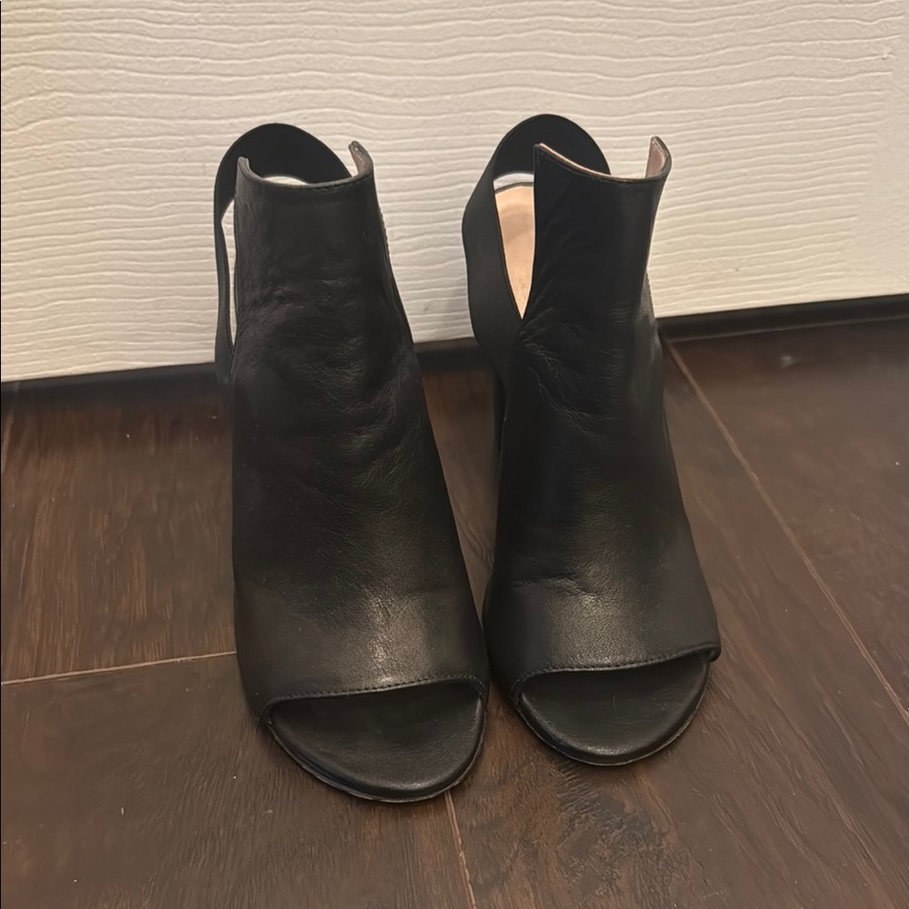Elegant Black Leather Women's Shoes
